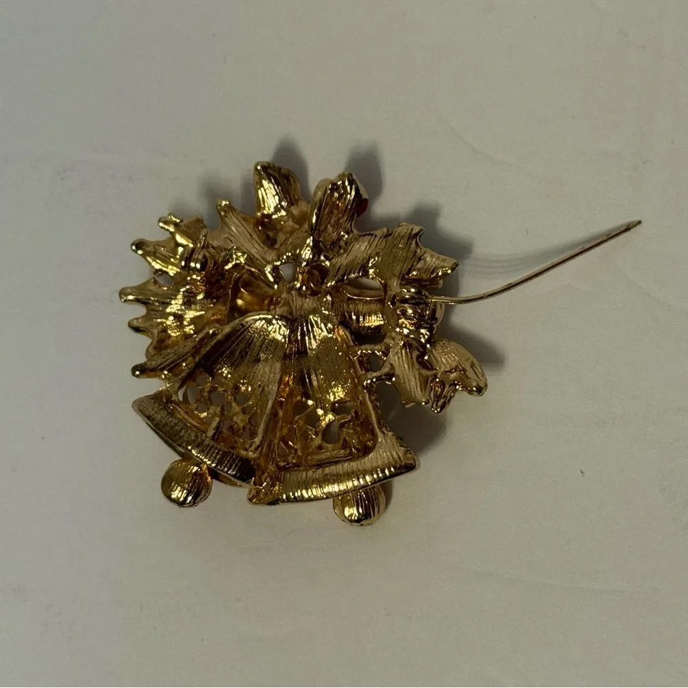 VINTAGE BROOCH PENDANT HOLIDAY CHRISTMAS BELL GOLD RHINESTONES RED GREEN ENAMEL